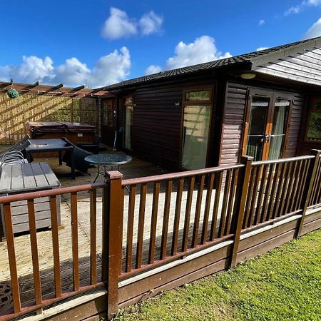 Conkers Lodge For 6 With Hot Tub & Secluded Decking - Spa Resort In Devon Chudleigh Exterior photo
