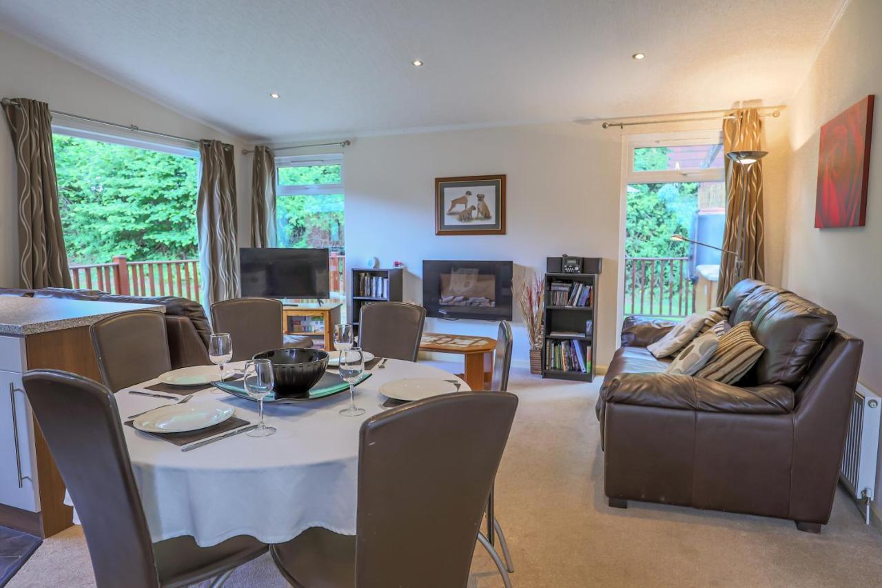 Conkers Lodge For 6 With Hot Tub & Secluded Decking - Spa Resort In Devon Chudleigh Exterior photo