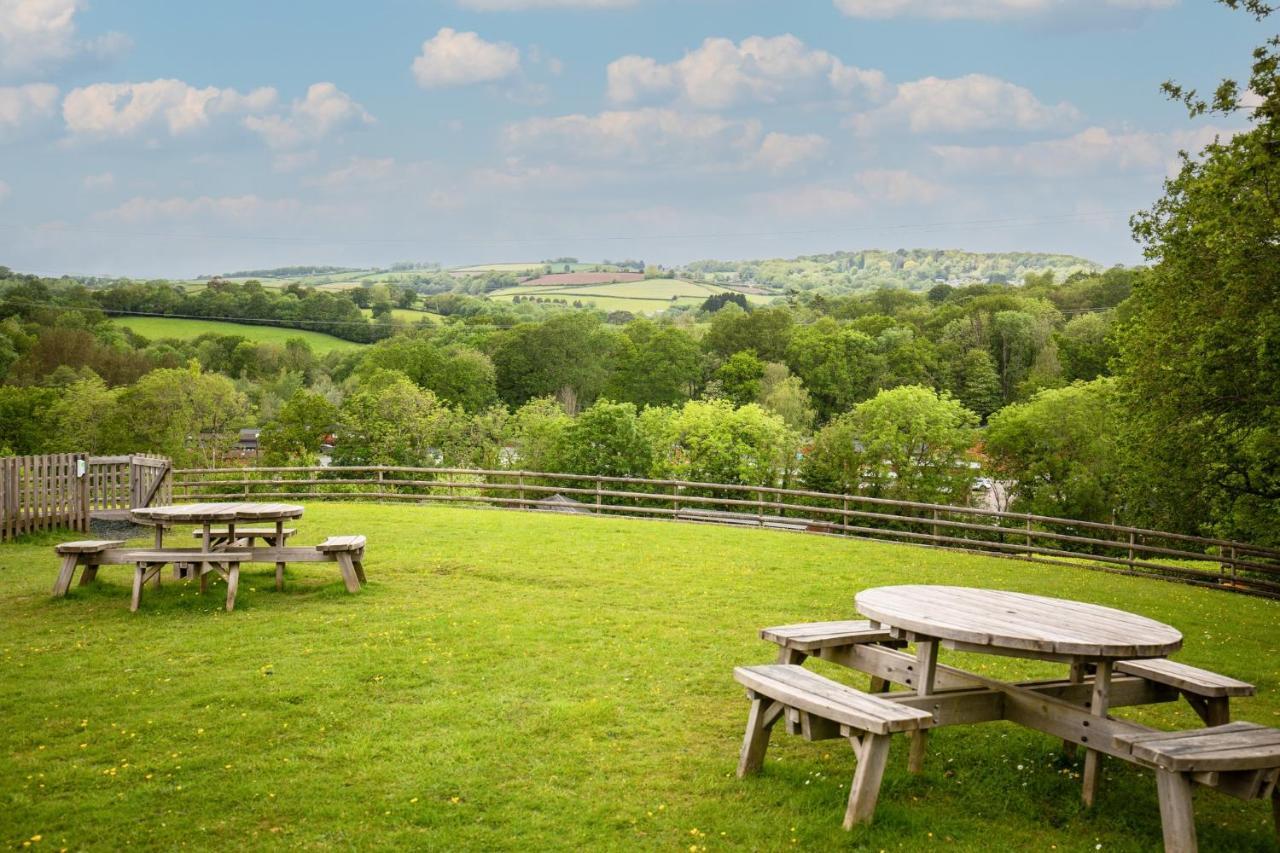 Conkers Lodge For 6 With Hot Tub & Secluded Decking - Spa Resort In Devon Chudleigh Exterior photo