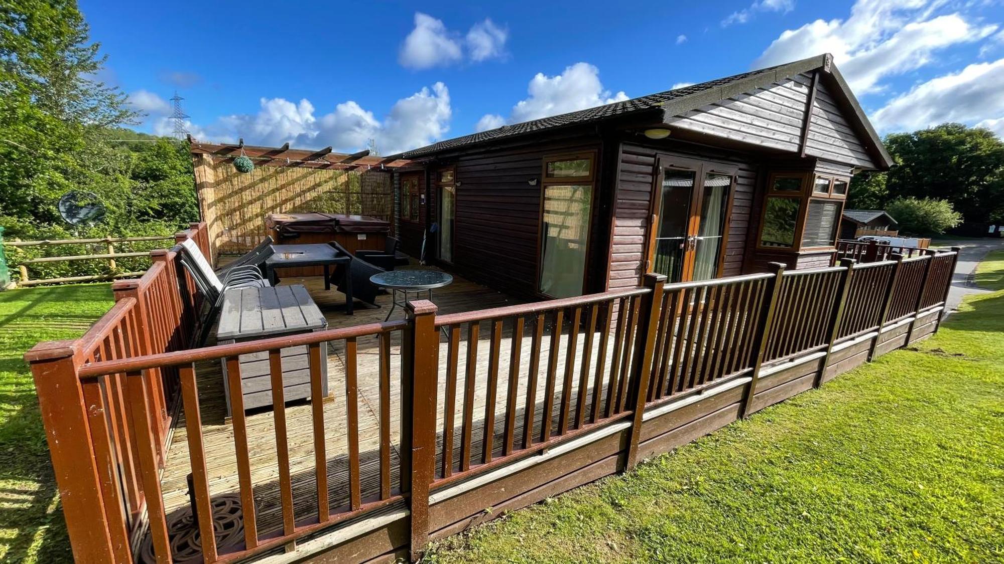 Conkers Lodge For 6 With Hot Tub & Secluded Decking - Spa Resort In Devon Chudleigh Exterior photo
